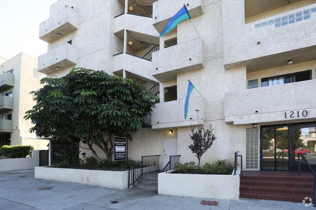 Primary Photo - 1210 Venice Blvd