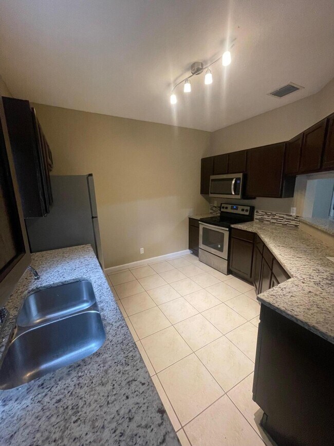 Building Photo - 1177 Colonial Palms Way