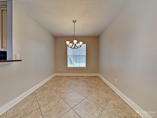 Building Photo - 2887 Tuscarora Tr