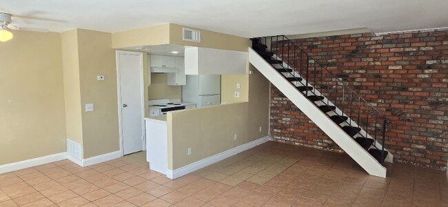 Foto del edificio - 3446 Rainbow Ln