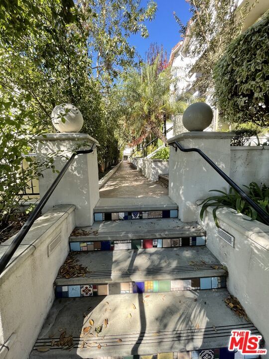 Foto del edificio - 717 E Olive Ave