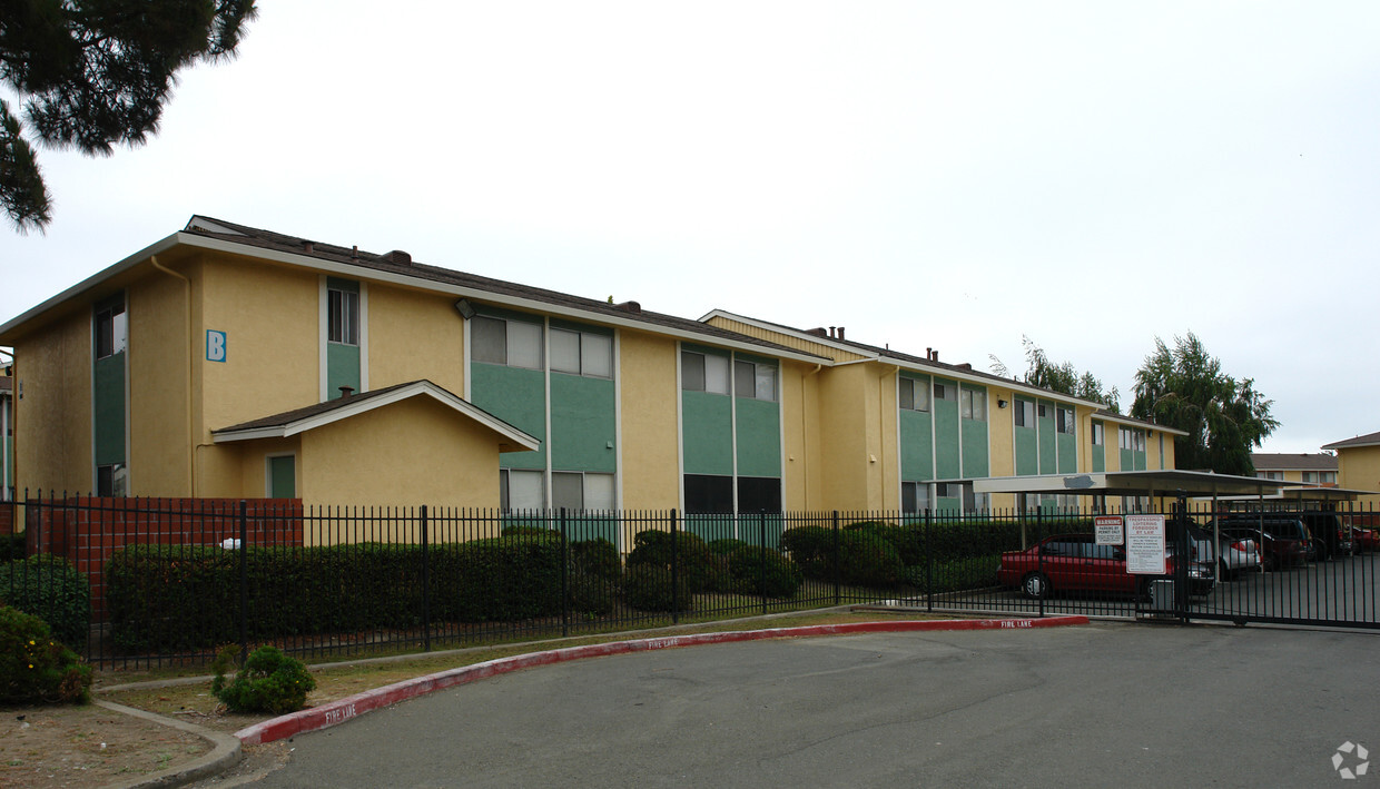 Building Photo - Longshore Cove Apartments