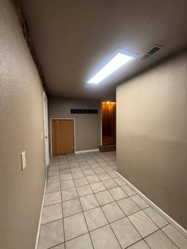 Building Photo - 3820 Hardluck Dr