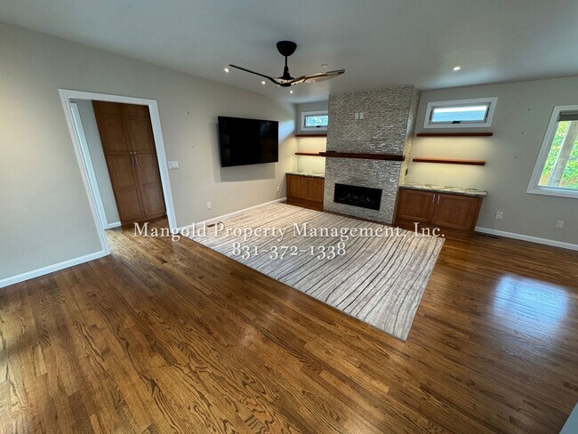 Foto del edificio - Stylish 2-Bed, 2-Bath Corner Lot Home with Modern Design and Spacious Outdoor Areas