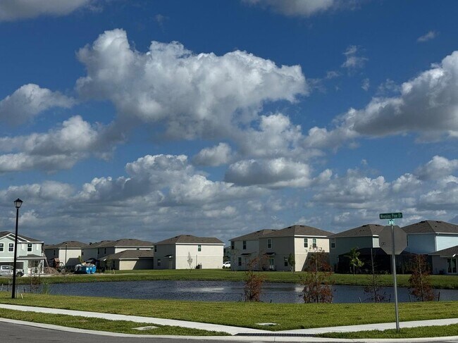 Foto del edificio - 7111 E Pine Pkwy