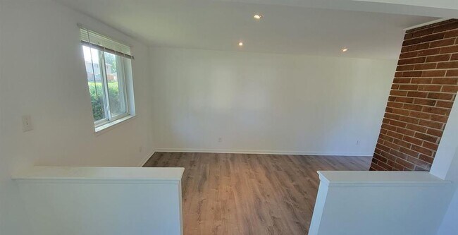 Building Photo - 8753 Lozen Dr