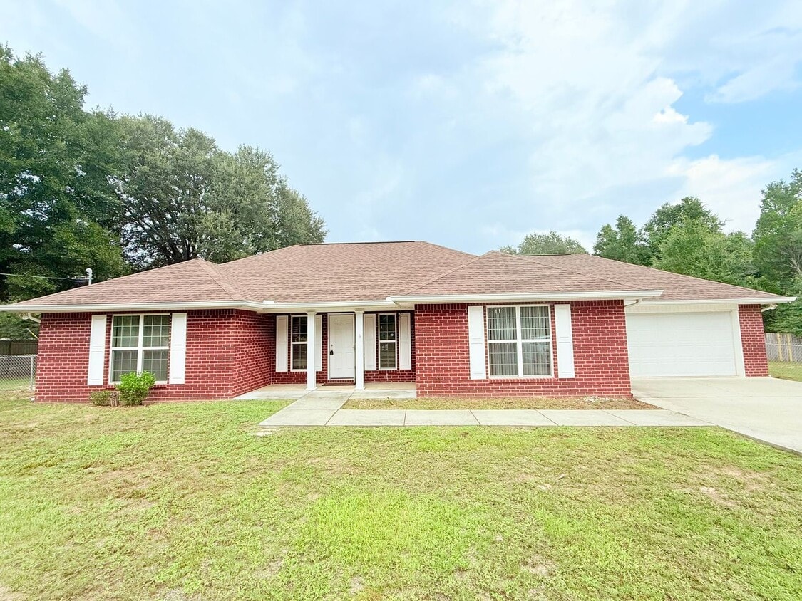 Primary Photo - Spacious 3-Bedroom Home - Large Lot
