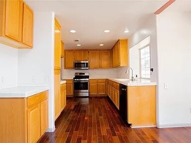 Building Photo - 880 Hurstland Ave