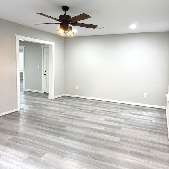 Foto del edificio - 4510 Kingsbury St