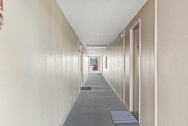 Walk way to unit - 914 Beach Park Blvd