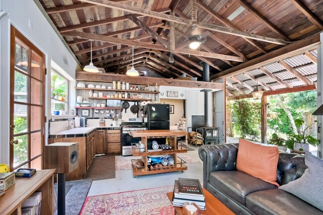 Building Photo - 20402 Elfin Forest Rd