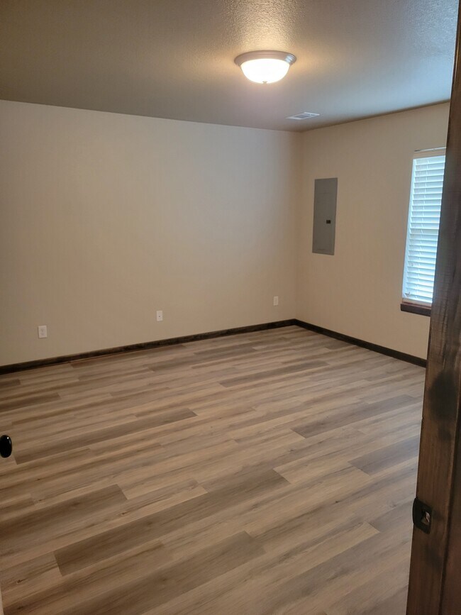 Master Bed - 127 SW Rose Garden Ln