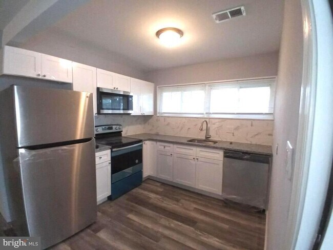 Foto del edificio - 73 Whitewood Dr