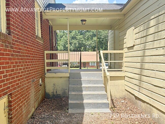 Building Photo - 799 Rosebanks Rd