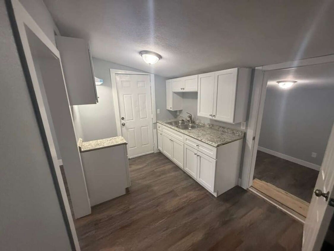 Primary Photo - Freshly renovated 3/1 home!