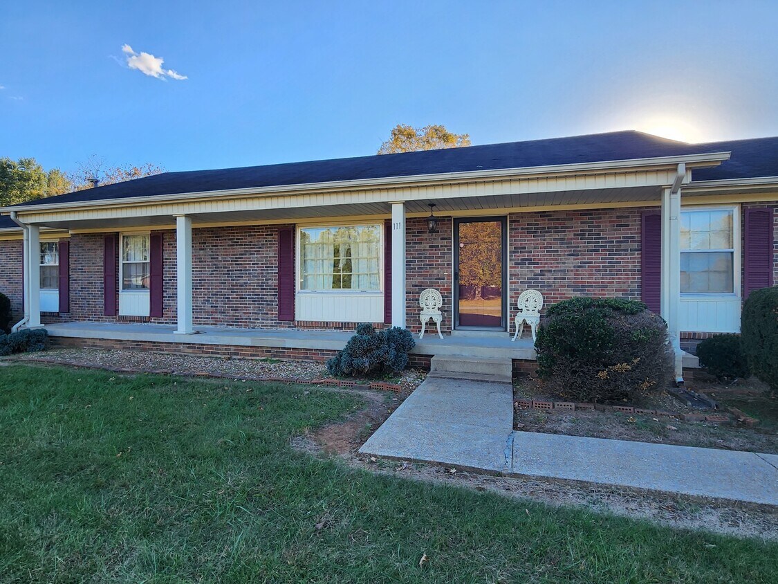 Primary Photo - 111 Walnut Ln