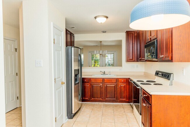 Foto del edificio - Lovely 3 bedroom, 2.5 Bathroom townhouse s...