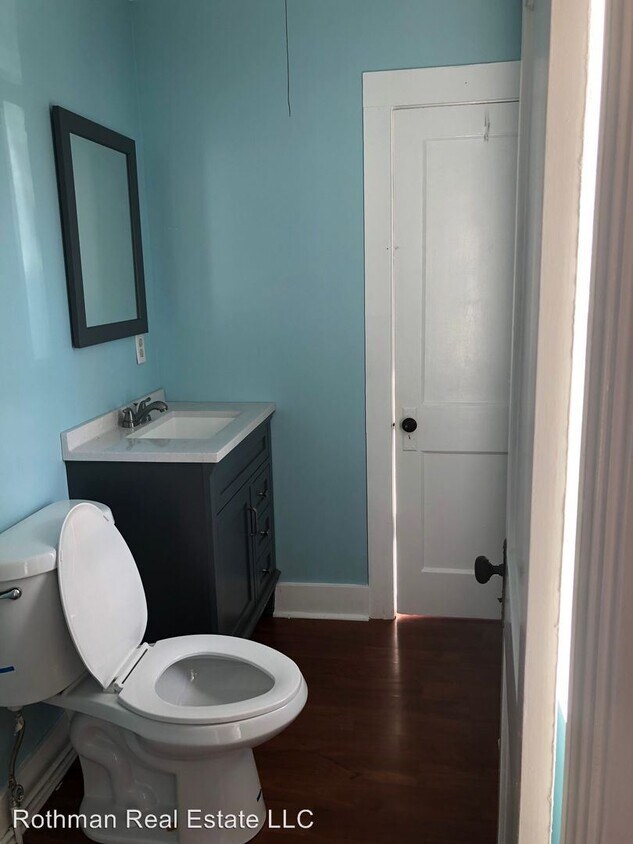 Building Photo - 244 Main St