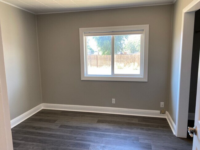 Foto del edificio - 3 Bed 1.5 bath home in Prineville