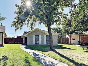 Building Photo - 305 Meadow Ct