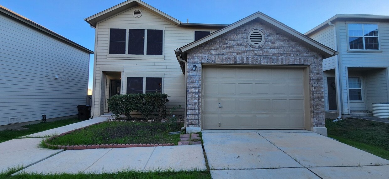 Primary Photo - Heritage Park Community-3Bedroom, 2.5 Bathroom-