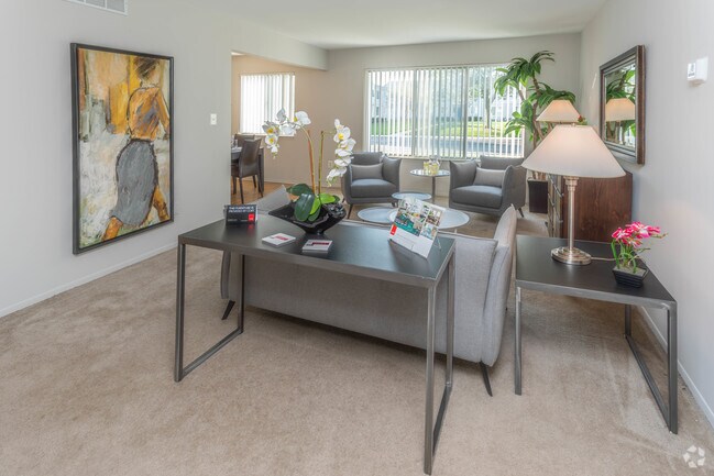 1HAB, 1BA - 836 ft² - Bloomfield Square Apartments - Auburn Hills, MI