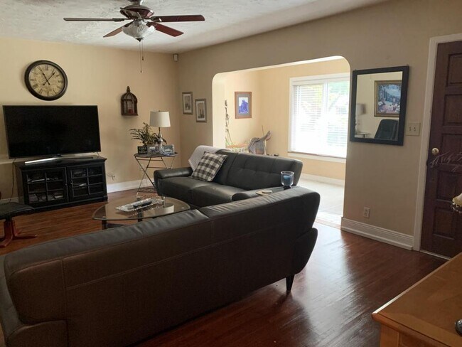 Foto del edificio - 46 Baywood Ave