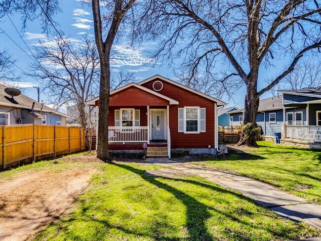 Building Photo - 1911 E 8th St