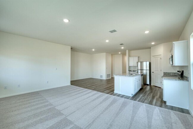 Foto del edificio - 125 Blazilmar Ln