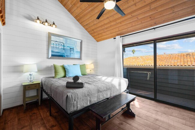 Building Photo - 733 Seacoast Dr