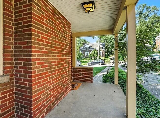 Foto del edificio - 6256 Rogers Park Pl
