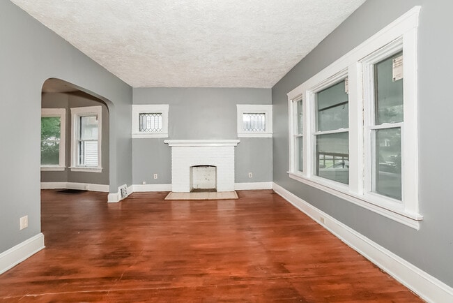 Building Photo - 1556 Dille Rd