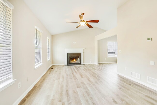 Building Photo - 284 Woodbridge Dr