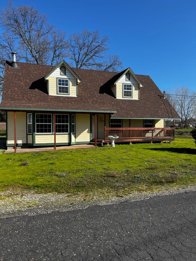 Foto principal - APPLICATIONS PENDING: Large Plymouth Home