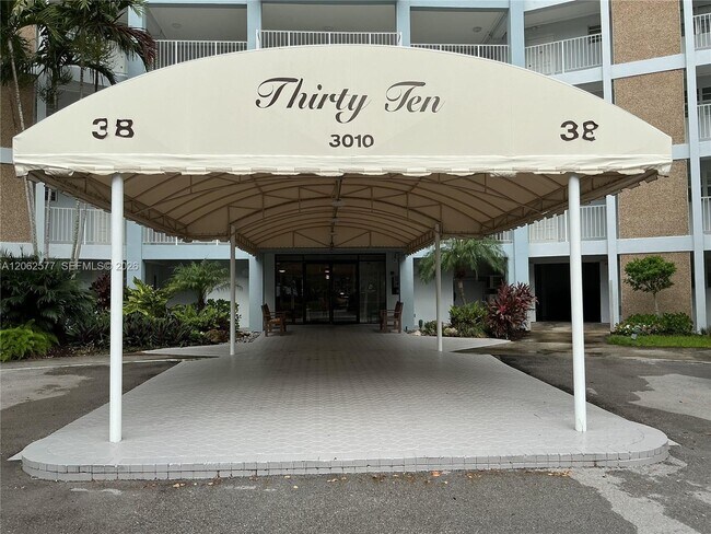Building Photo - 3010 N Course Dr