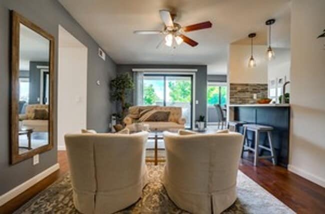 Building Photo - 524 Venice Way