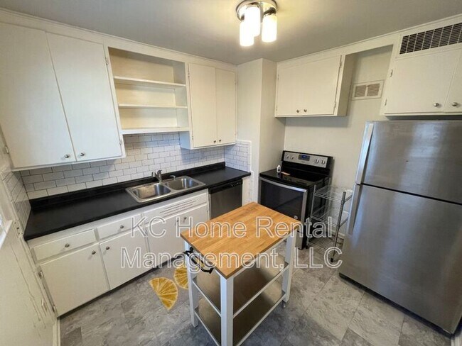 Foto del edificio - 8811 Iroquois Trail