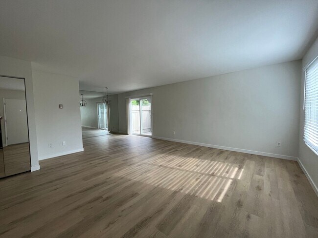 Foto del edificio - Condo for Rent in University City! 3 Bedro...