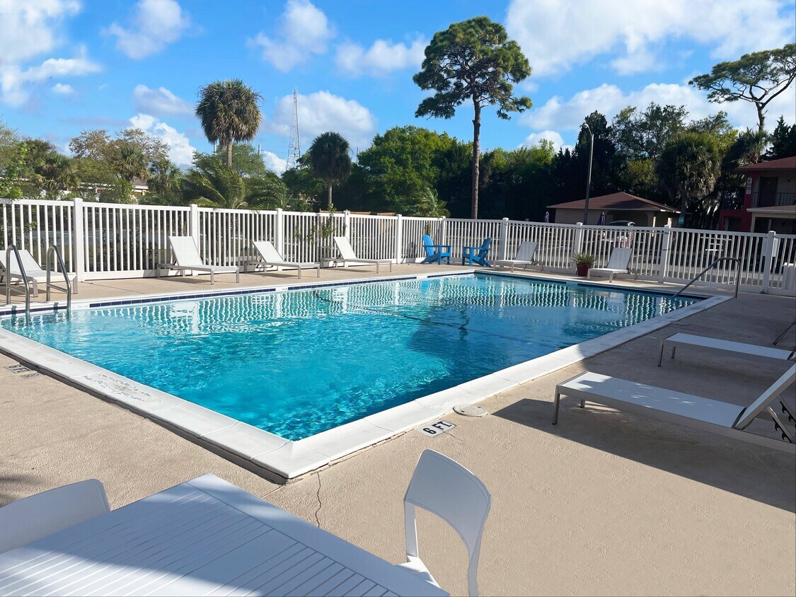 Piscina refrescante - Cypress Place Apartments