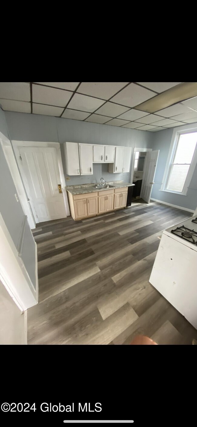 Building Photo - 87 Fairview Pl