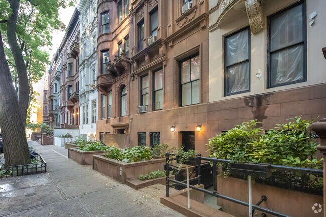 Building Photo - 22 W 90th St
