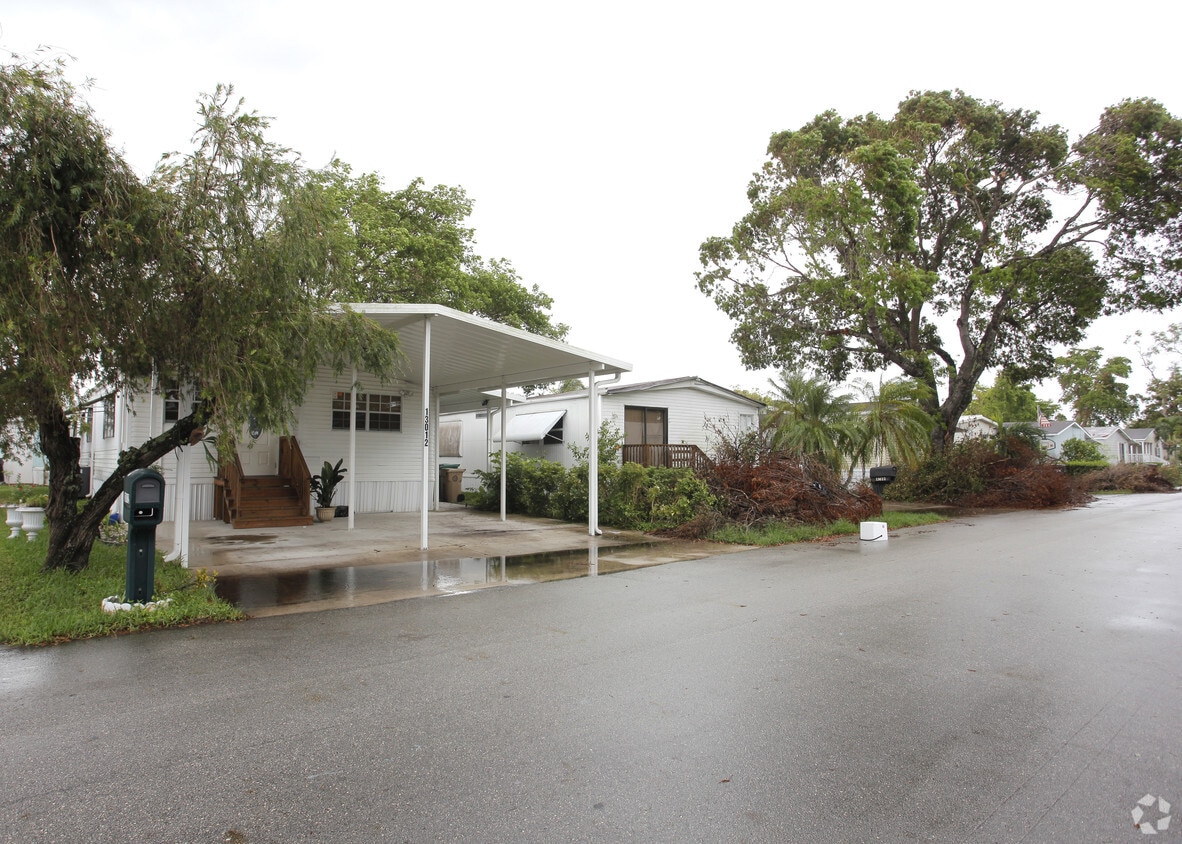 Building Photo - Cheron Village