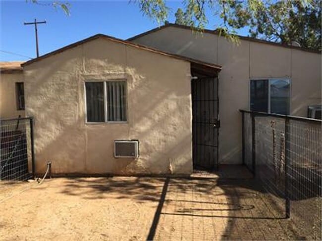 Building Photo - Charming Studio Near the University of Ari...