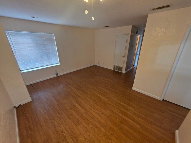 Foto del edificio - 1973 Bonifacio St