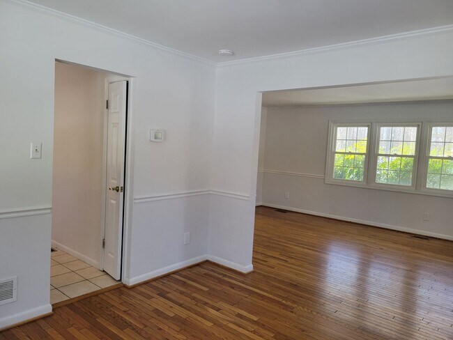 Building Photo - Spacious 4 BR/2.5 BA Single-Family Home in...