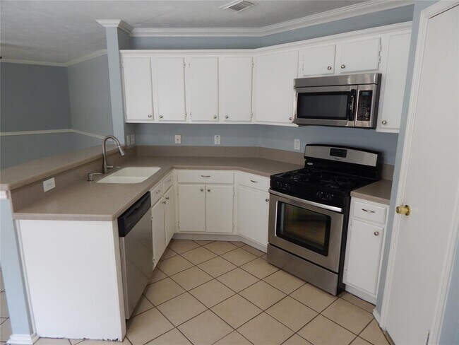 Building Photo - 20123 Beechview Ln