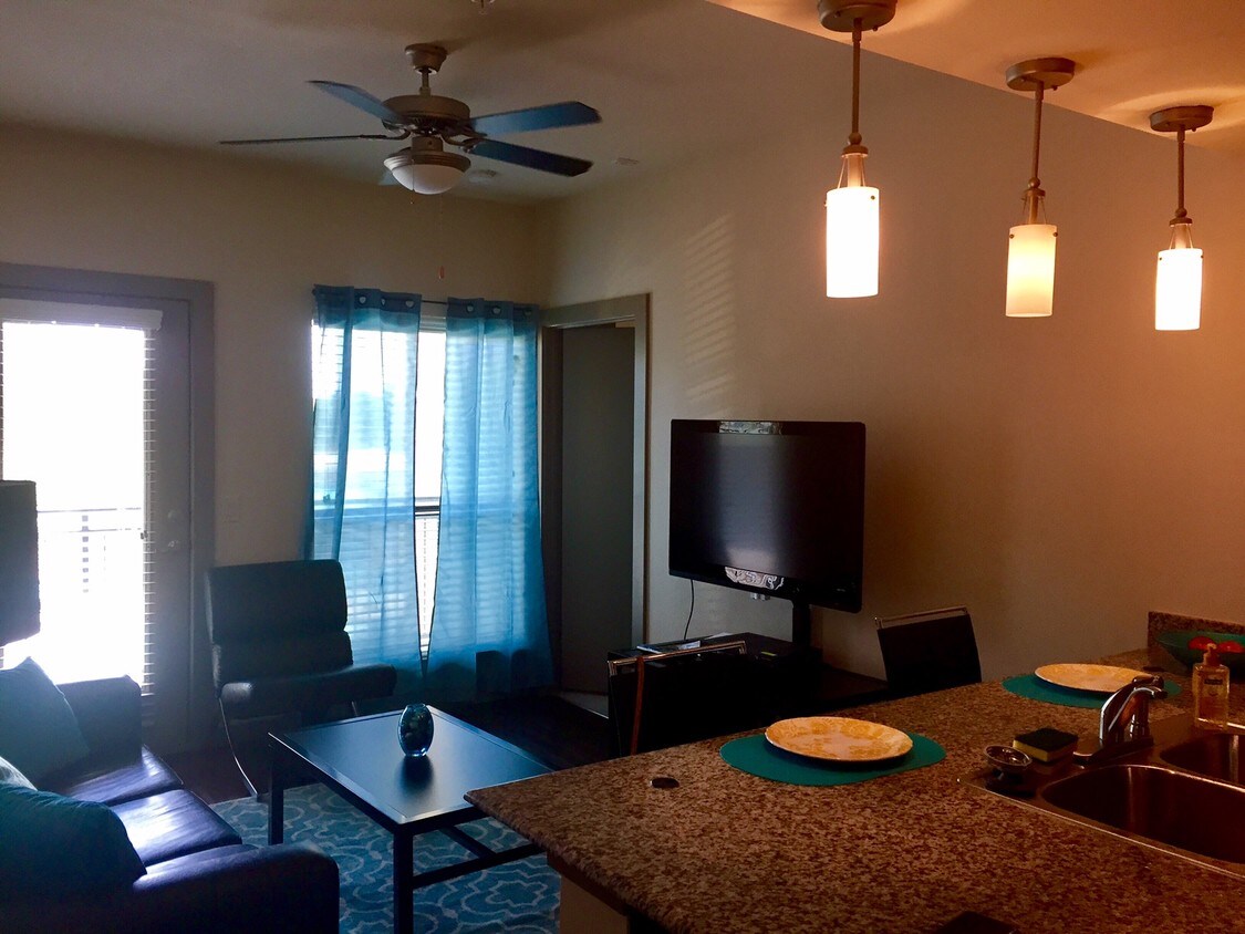 Sala de estar - 3201 S University Dr