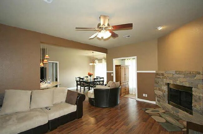 Foto del edificio - Charming 3-Bedroom Home in the Heart of Br...