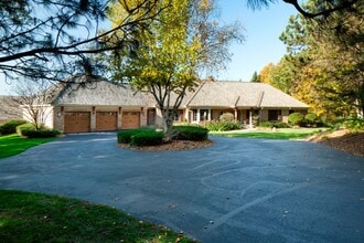 Building Photo - 1215 Oakview Rd