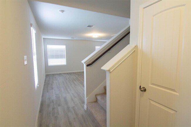Building Photo - 5302 Tuglow Ravine Trl
